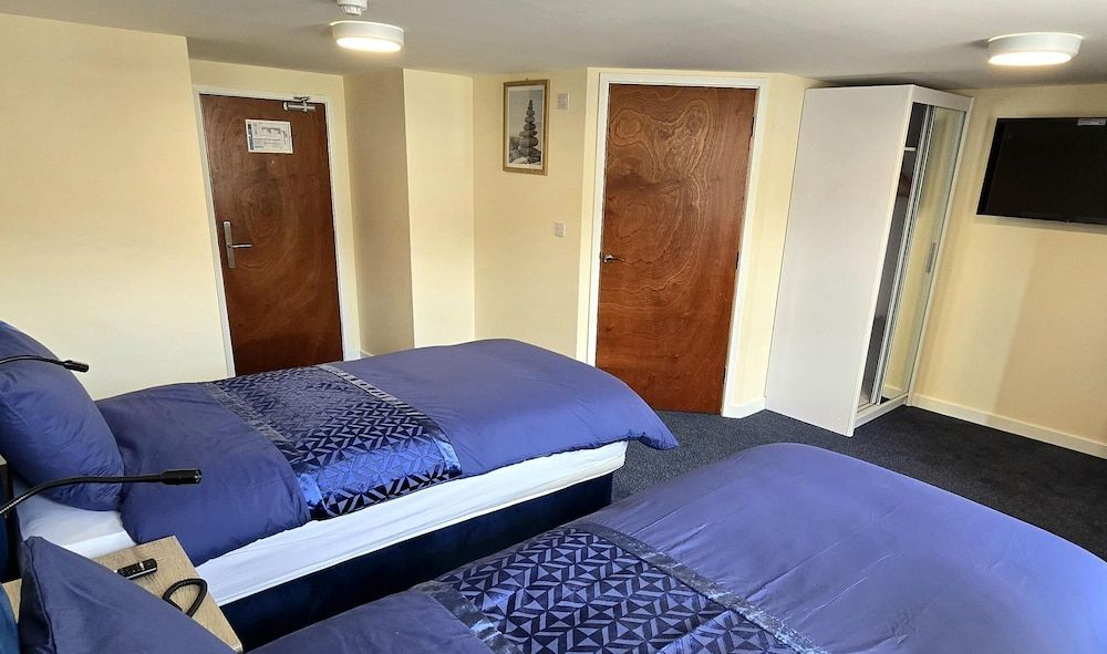 The Carmichael - Hull City Centre Standard Twin Room 4