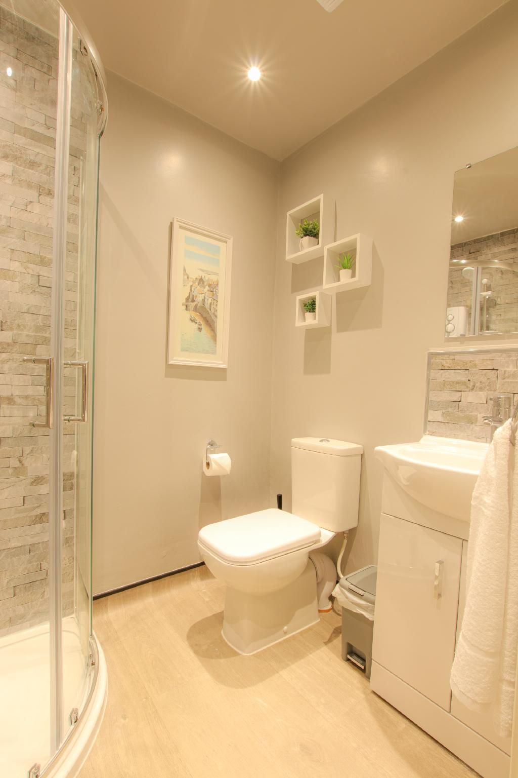 King/Twin(2/11)-King-Standard-Ensuite with Shower-Courtyard view