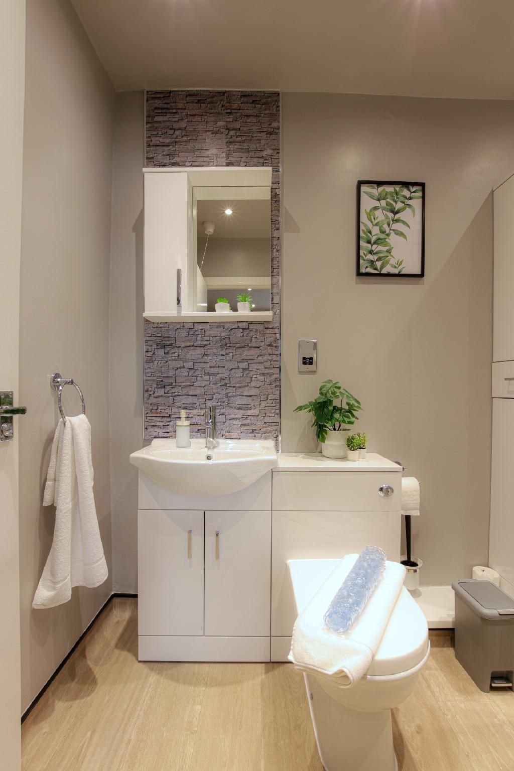 Standard(8)-Standard-Double room-Ensuite with Shower-Courtyard view