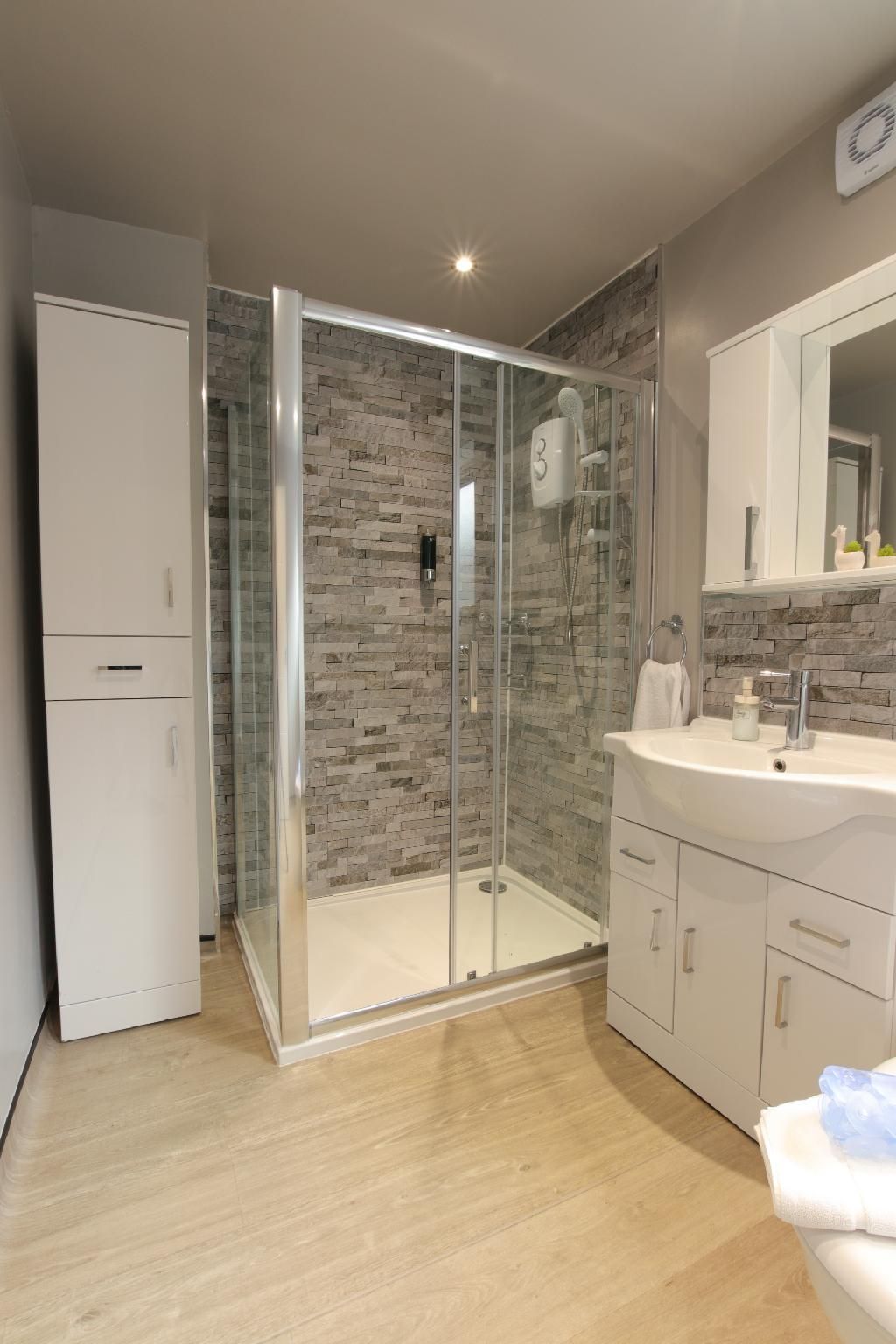Reynolds(4)-Studio-Superior-Private Bathroom-Courtyard view