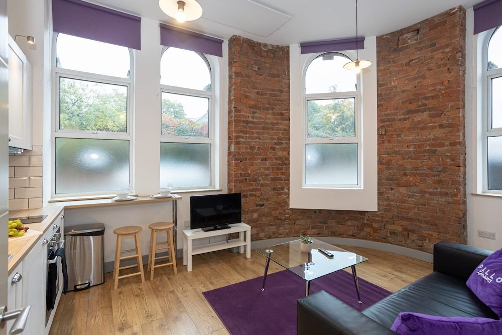 Spacious, Apartment Close to Manchester City Centre By Pillo Rooms