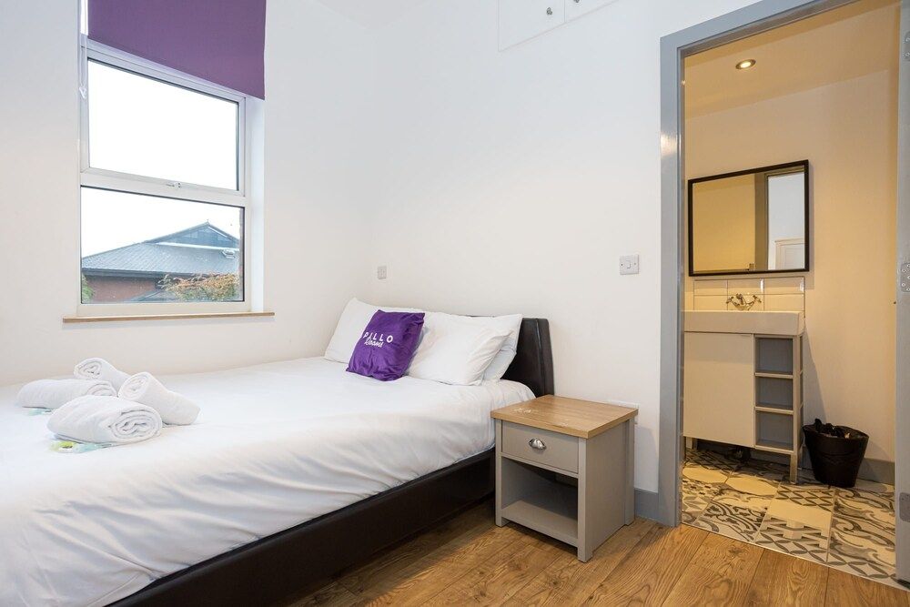 Spacious, Apartment Close to Manchester City Centre By Pillo Rooms Apartment 4