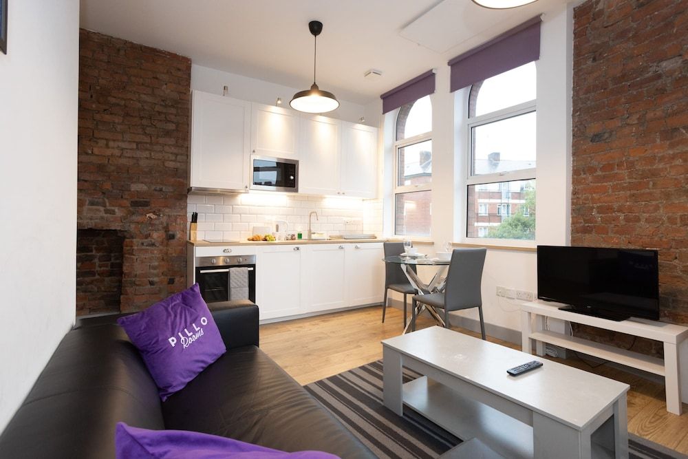 Spacious, Apartment Close to Manchester City Centre By Pillo Rooms Apartment 19