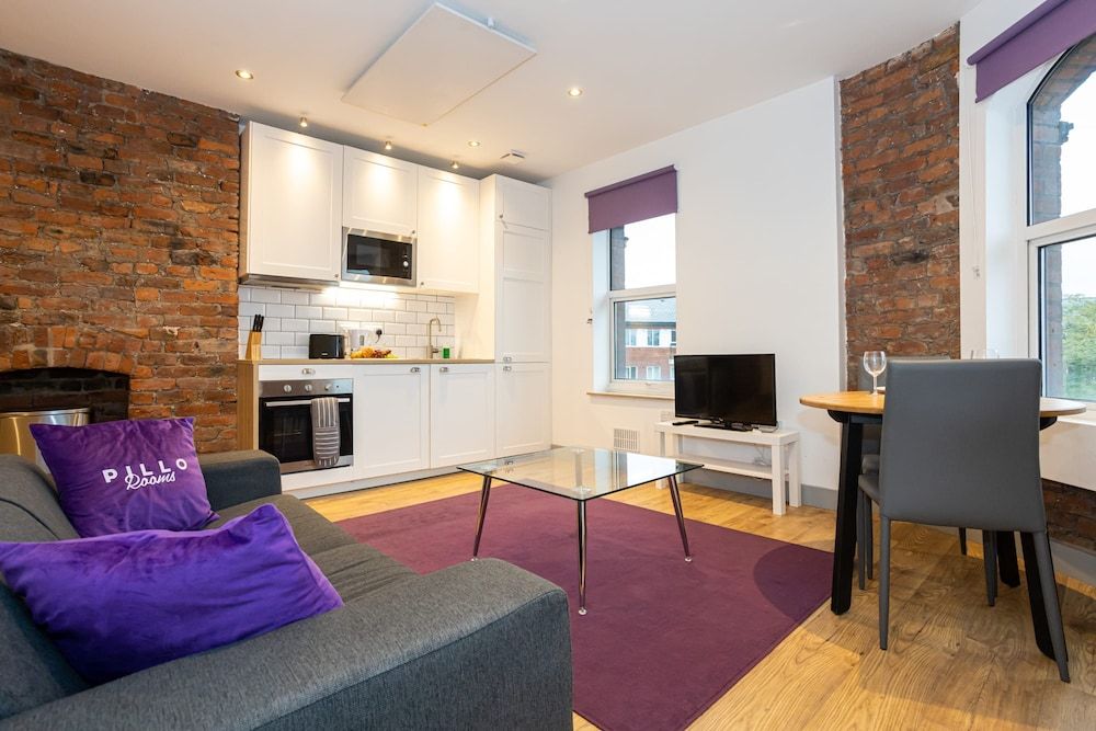 Spacious, Apartment Close to Manchester City Centre By Pillo Rooms Apartment 24