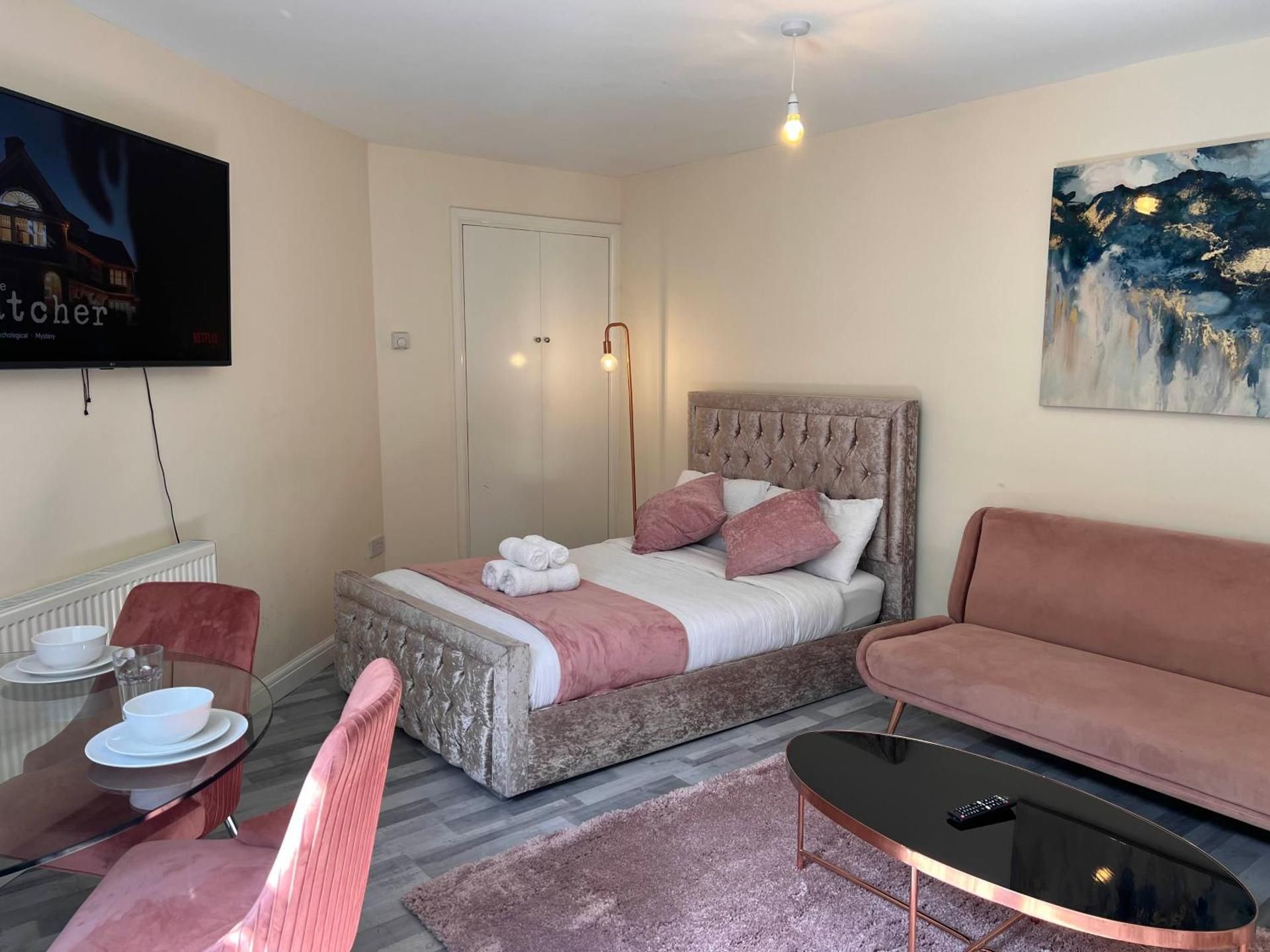 One-Bedroom Apartment