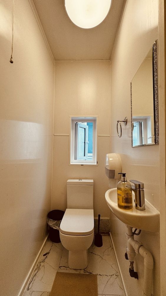 Sterling House B&B Heathrow Standard Double Room, Shared Bathroom 10