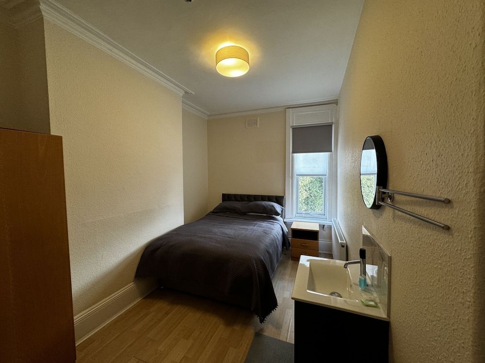 Sterling House B&B Heathrow Standard Double Room, Shared Bathroom 8