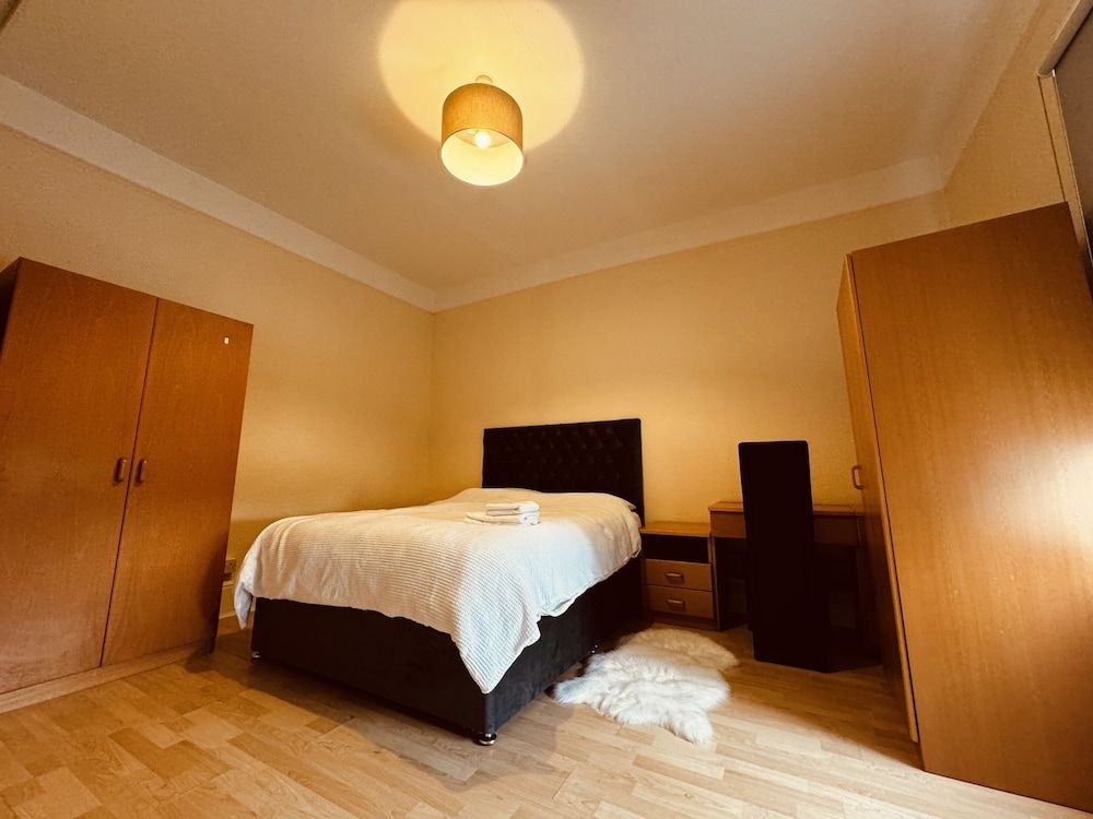 Sterling House B&B Heathrow Standard Double Room, Shared Bathroom 6