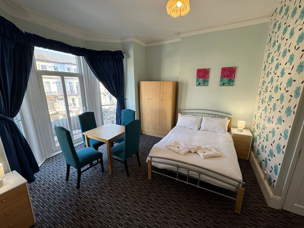 The Paradise Guest House Family Studio Suite, Balcony, Sea View 2