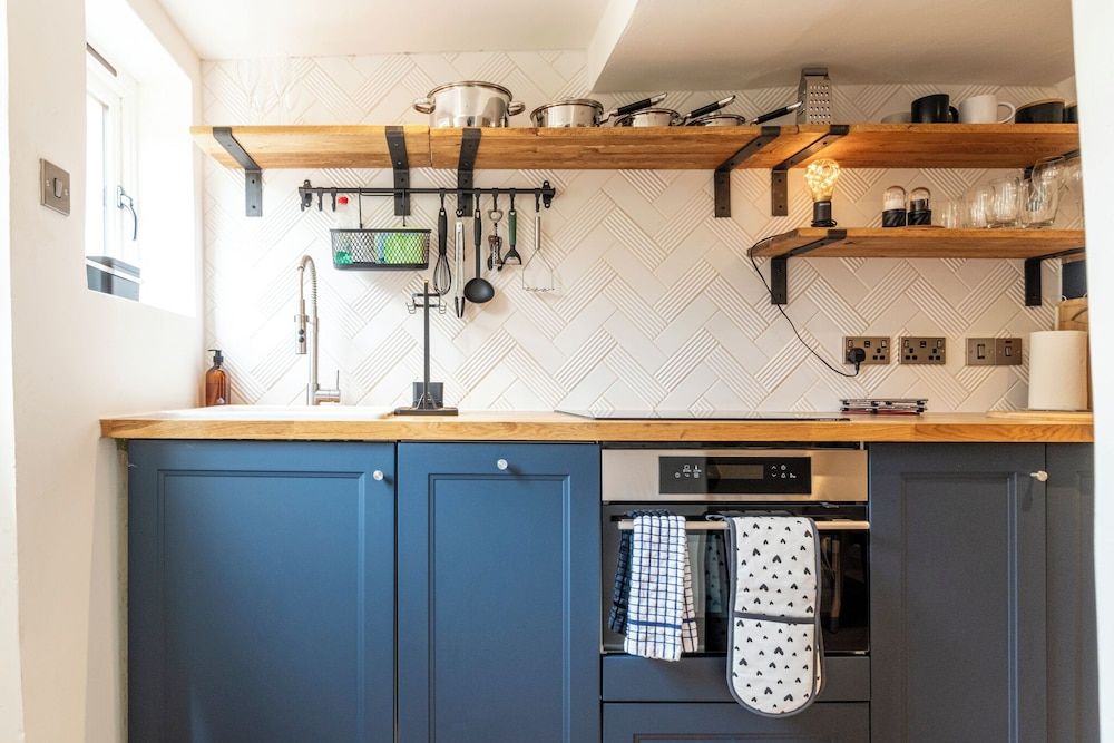 Cosy 2BD Cottage Near Daylesford House, Patio, City View 14