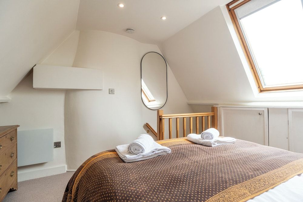 Cosy 2BD Cottage Near Daylesford House, Patio, City View 9