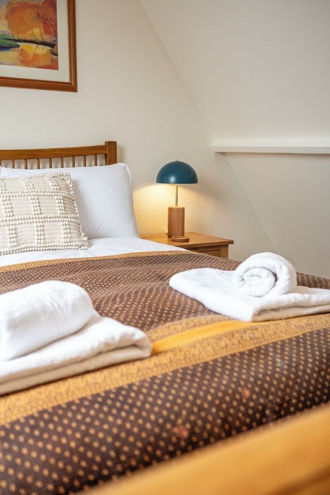 Cosy 2BD Cottage Near Daylesford House, Patio, City View 12