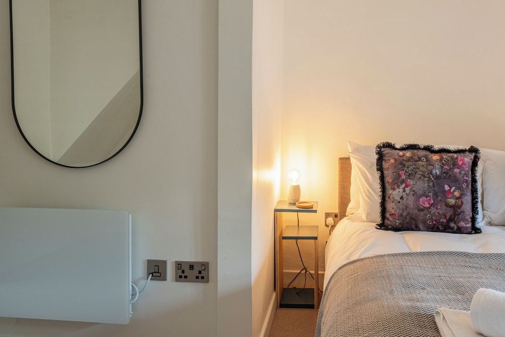 Cosy 2BD Cottage Near Daylesford House, Patio, City View 24