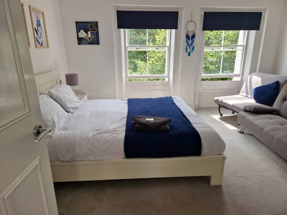 City Centre Duplex Sleeps 4 H9