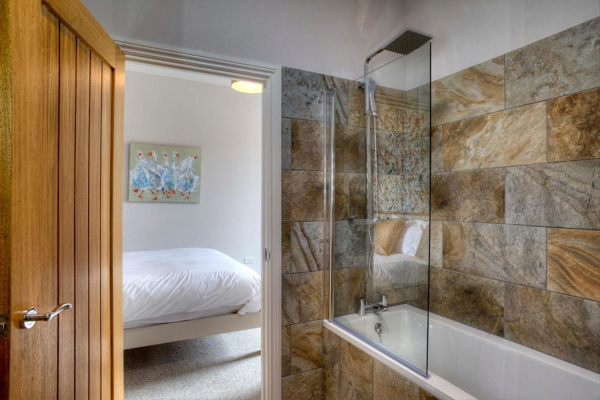 Bertram's Deluxe Double Room (2 Adults + 1 Child) 3