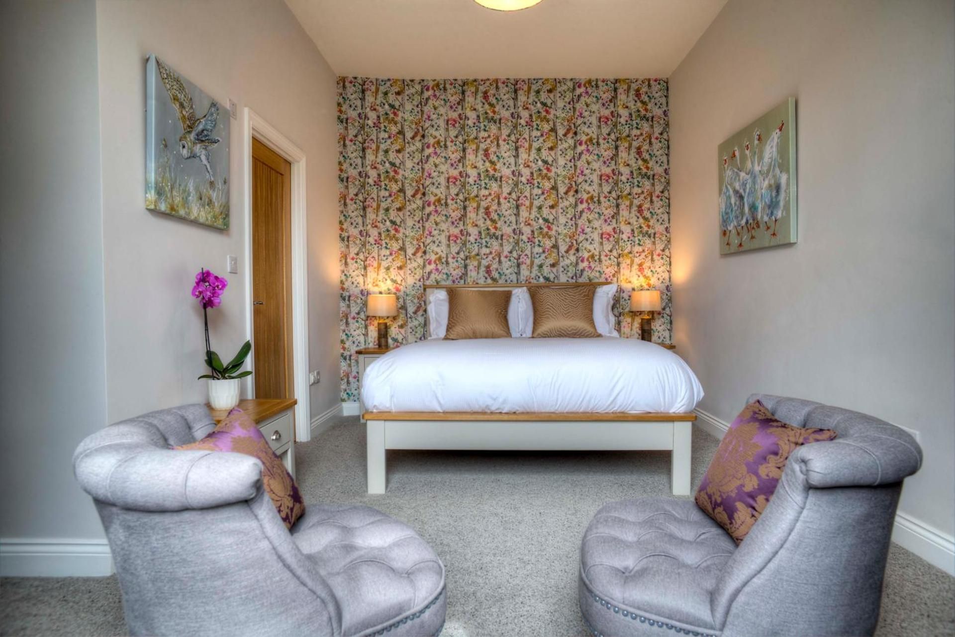 Bertram's Deluxe Double Room (2 Adults + 1 Child) 2