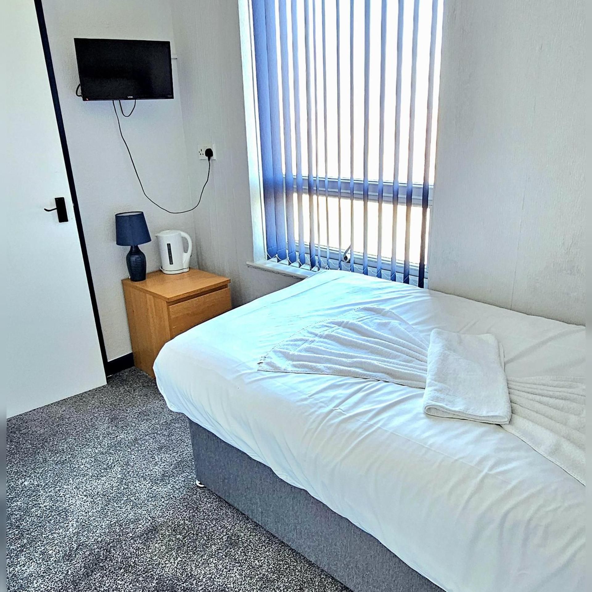 Single room-Standard-Ensuite with Shower-Courtyard view