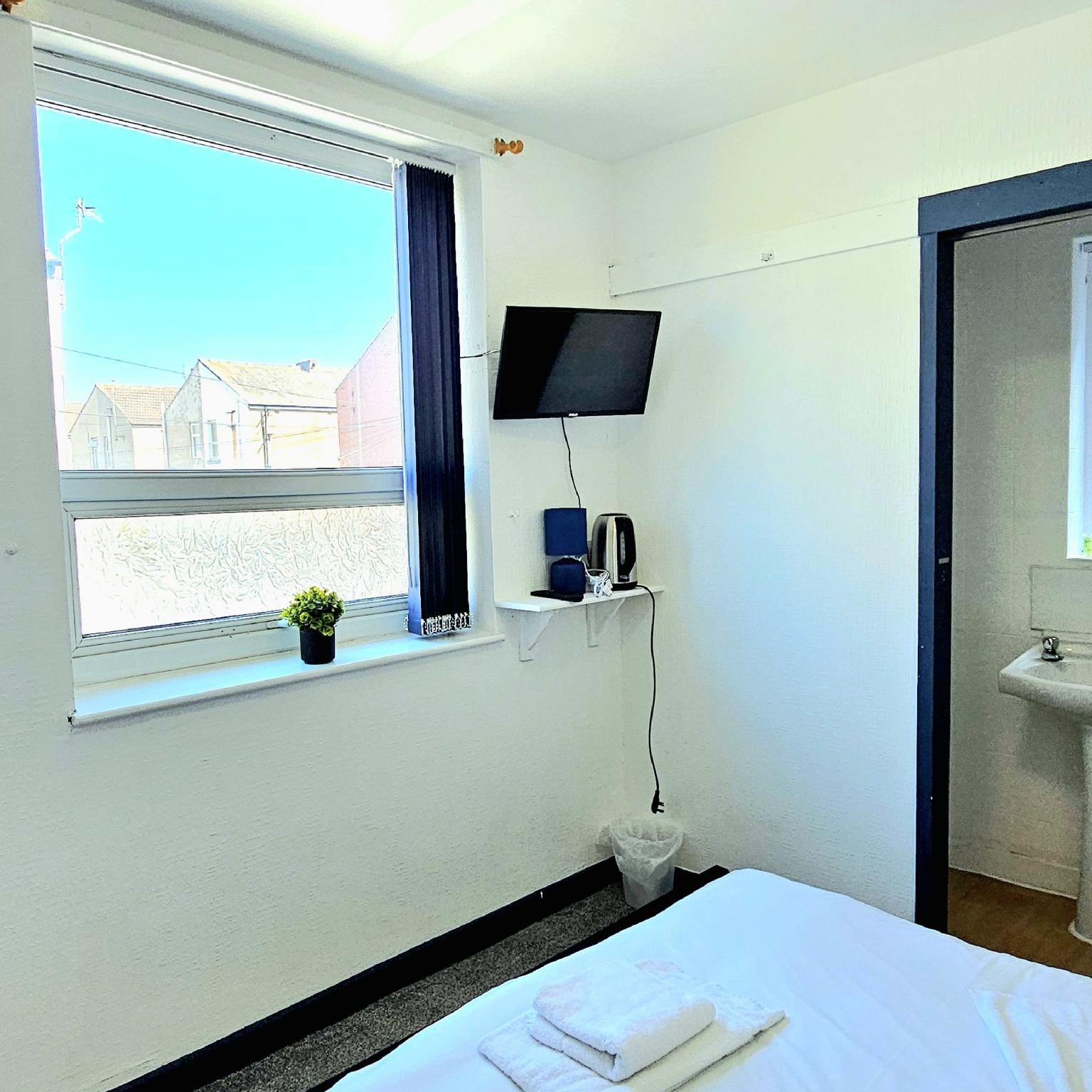 Family room-Suite-Ensuite with Shower-Courtyard view