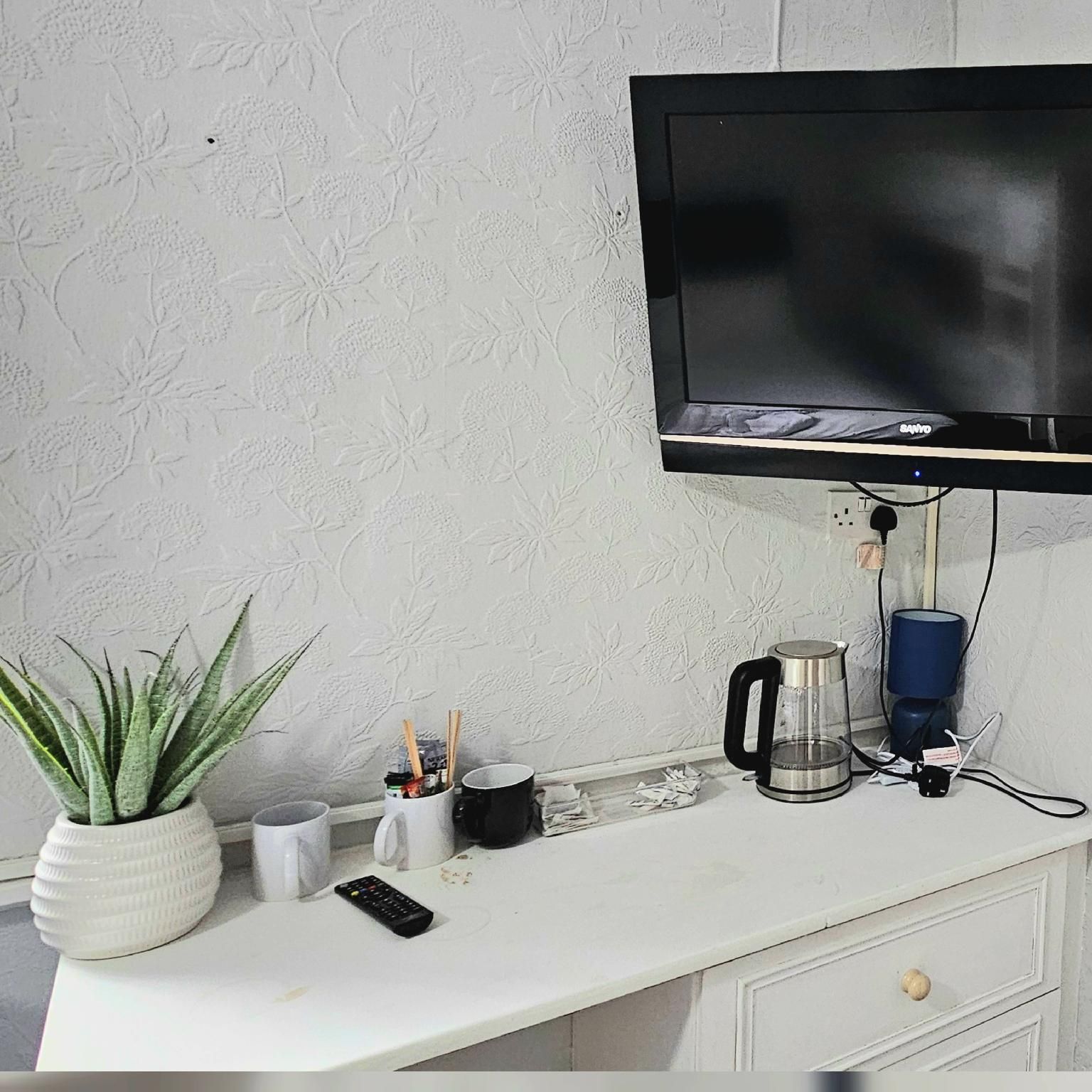 Bunk bed -Family room-Ensuite with Shower-Courtyard view