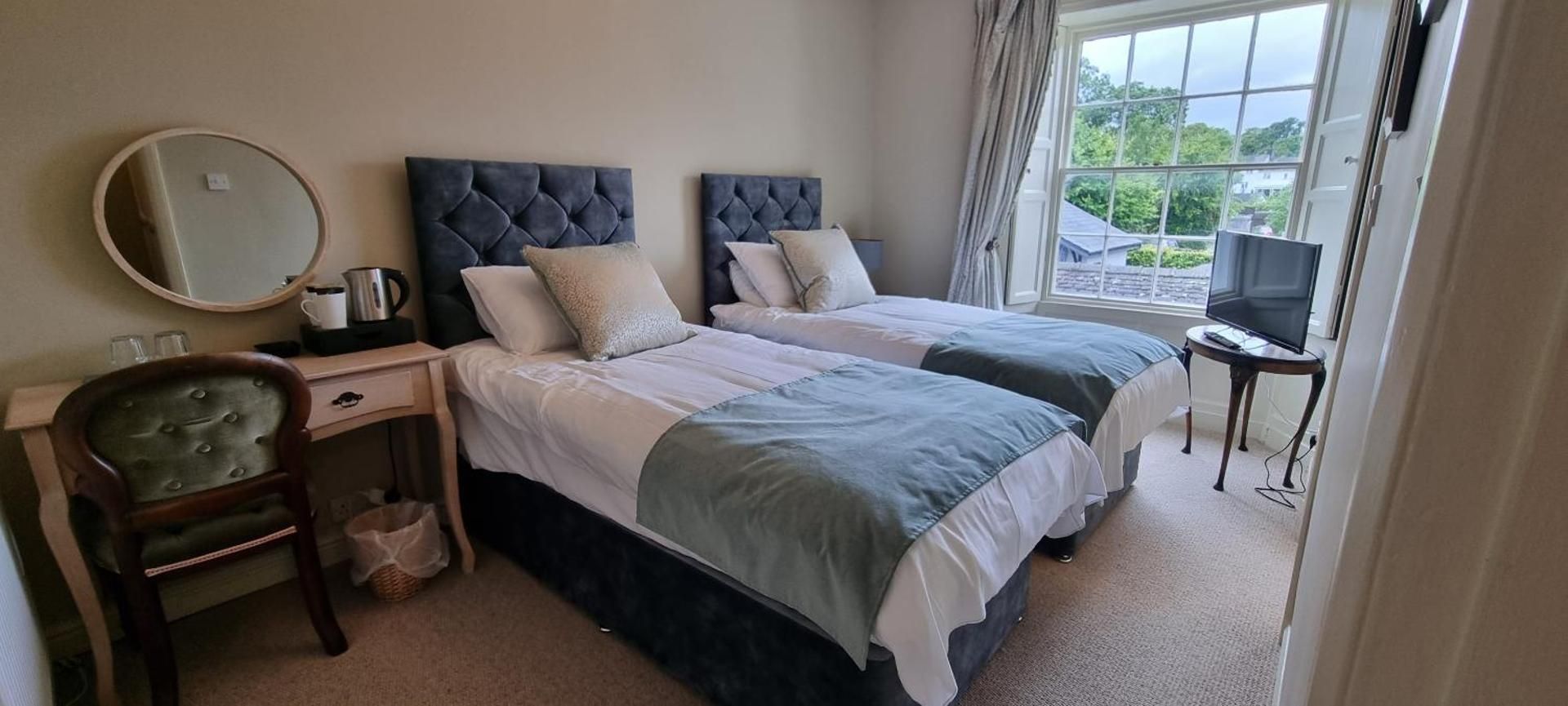 Twin Room with Shower