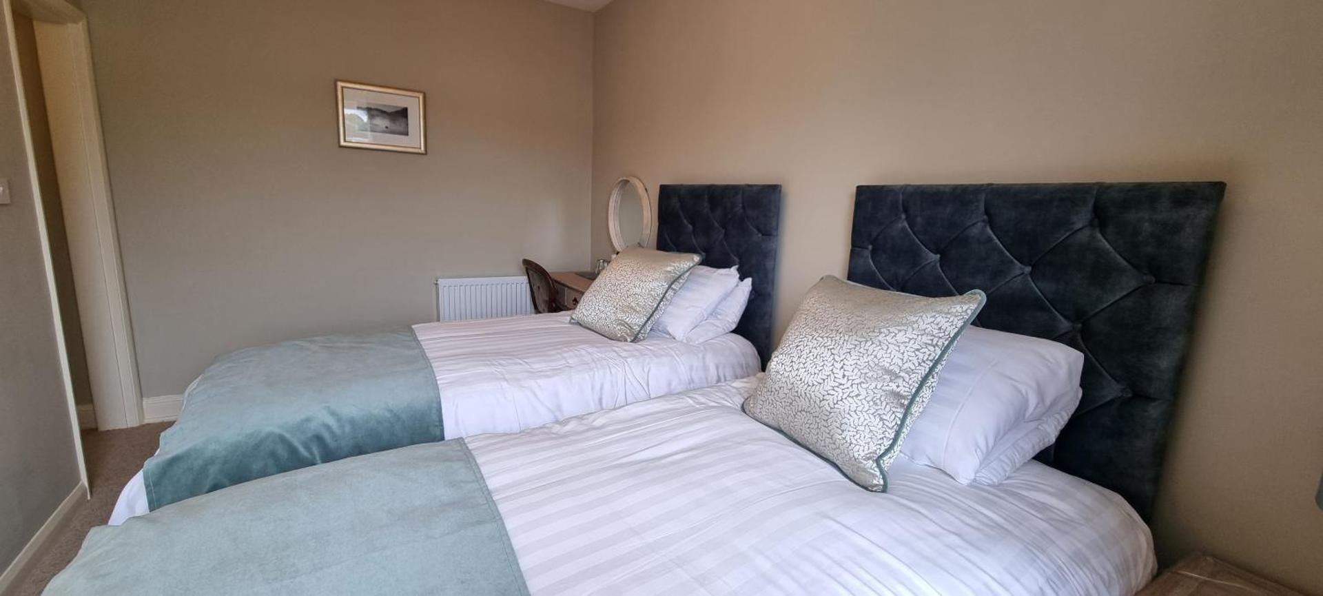 Twin Room with Shower