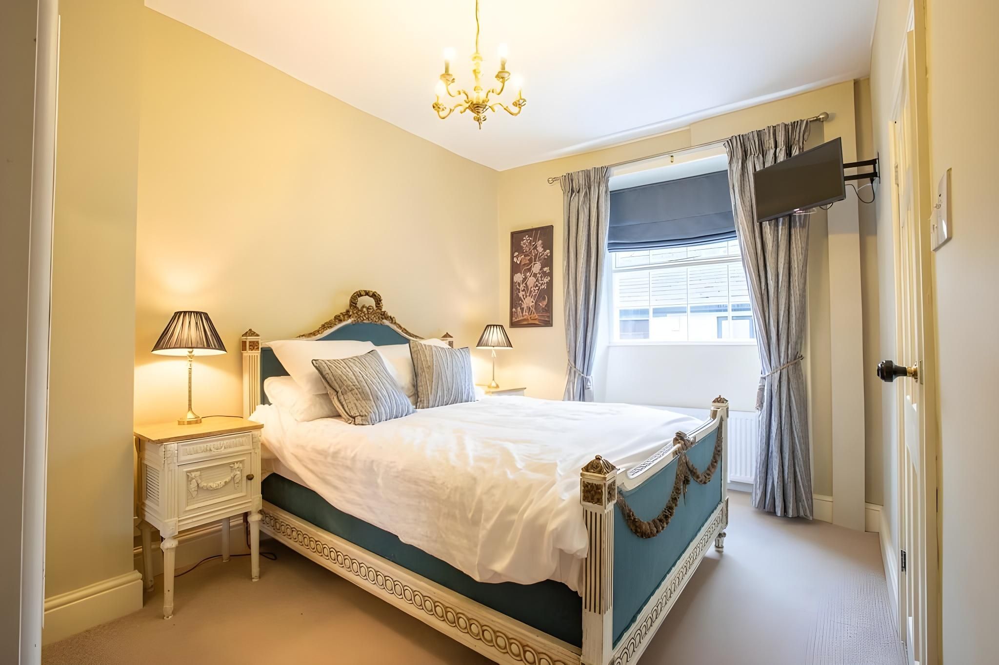 King-Ensuite With Shower-Standard-2