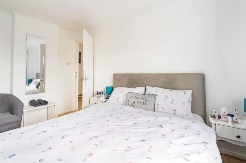 Deluxe Double Room, Shared Bathroom, Garden View
