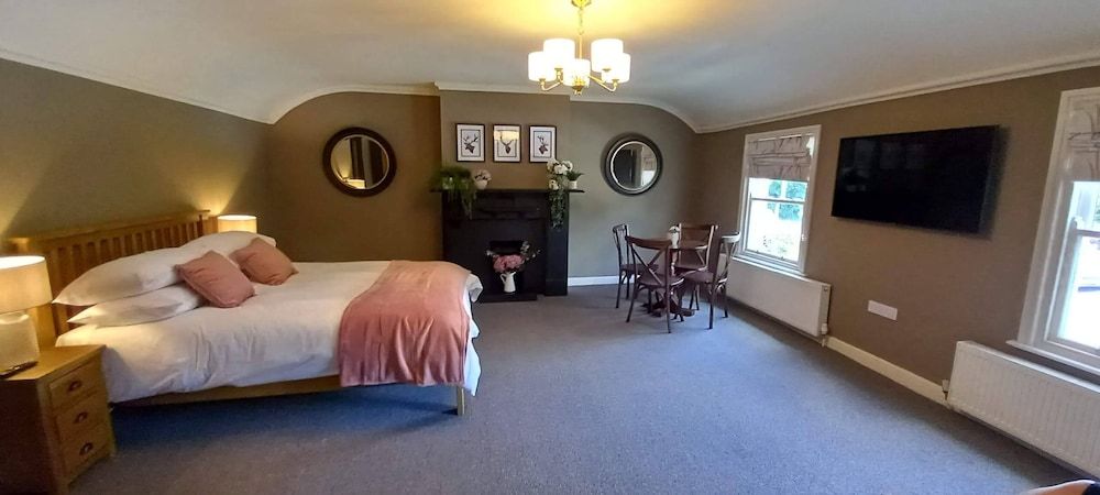 The Buck Hotel Suite, Ensuite (Endeavour)