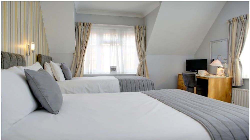 Best Western Reading Calcot Hotel Superior Room, 2 Twin Beds, Non Smoking