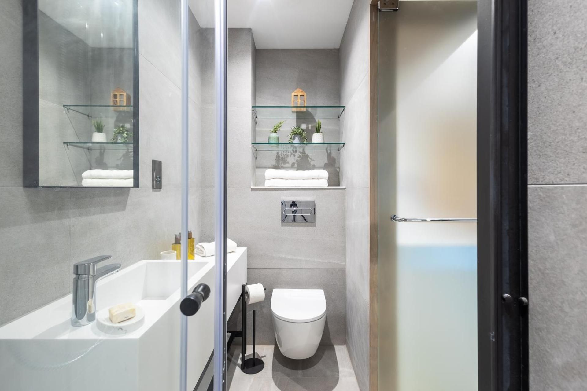 *STUDENT ONLY* SIGNATURE STUDIO (small double bed, sleeps 1)