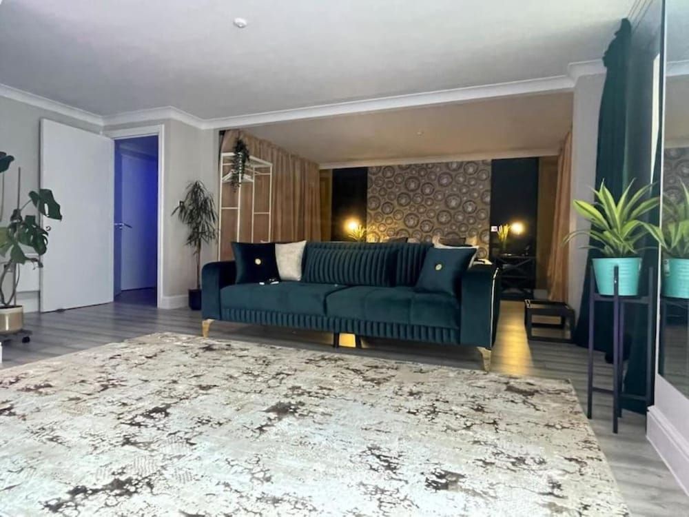 The Exclusive Jacuzzi Apartment