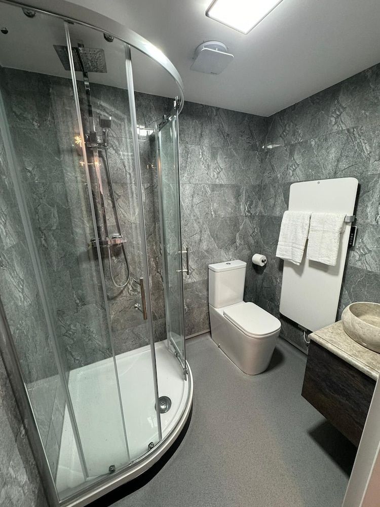 Heart of Hull Hotel Triple Room 6