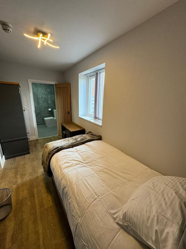 Heart of Hull Hotel Single Room 3