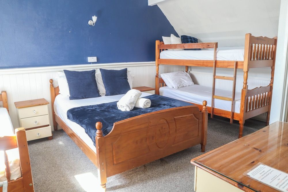 Family Room, Multiple Beds