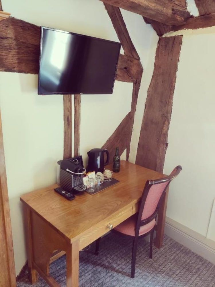 OYO The Greyhound Inn Standard Twin Room, 2 Twin Beds 3