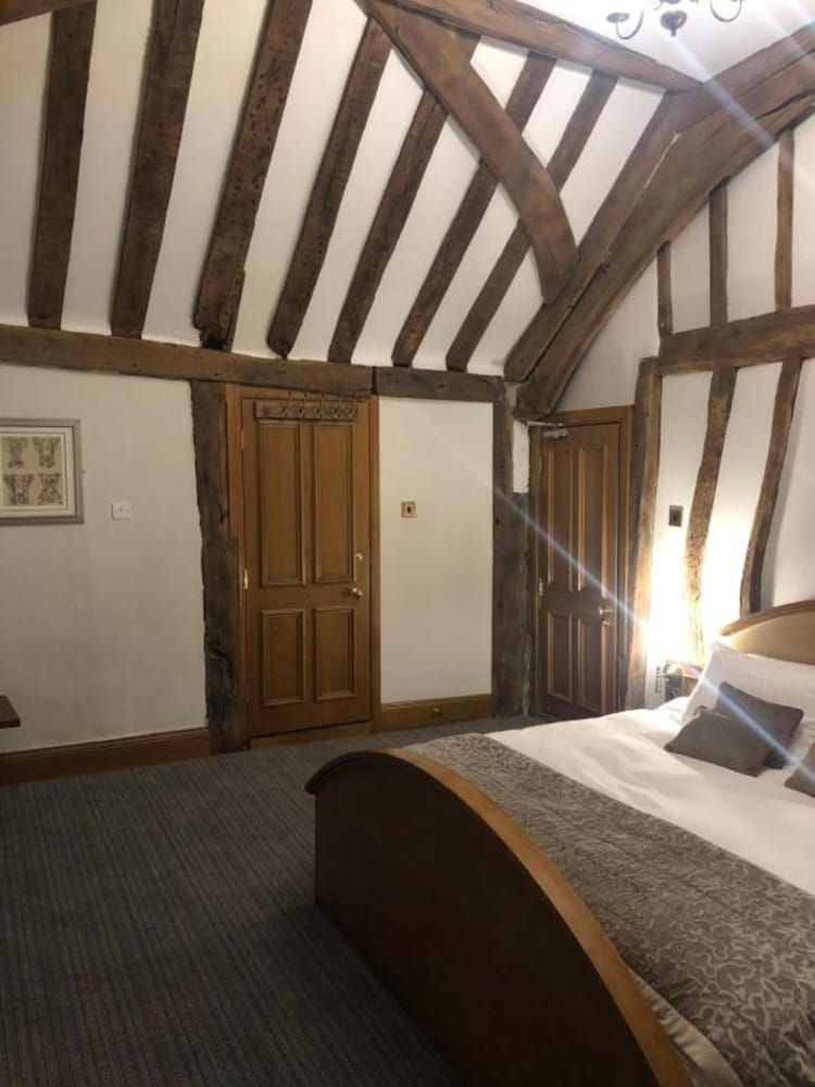 OYO The Greyhound Inn Deluxe Double Room, 1 Double Bed 2