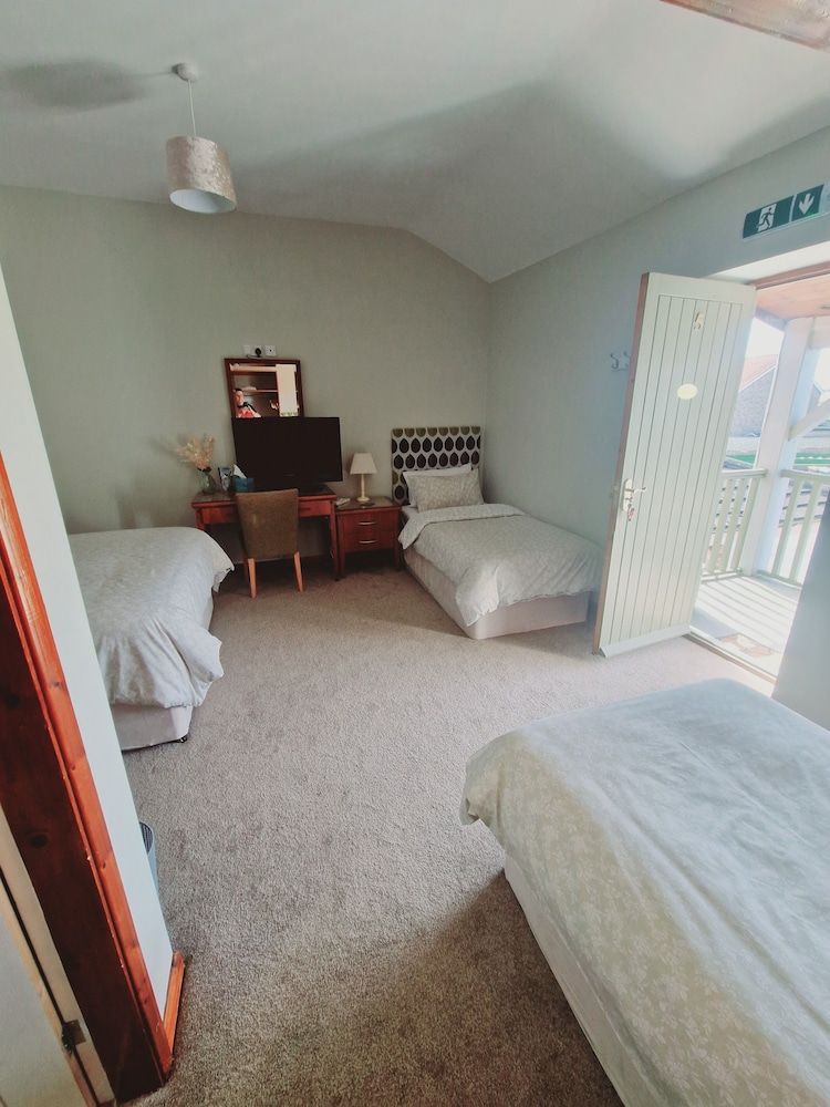 Basic Quadruple Room, Garden View