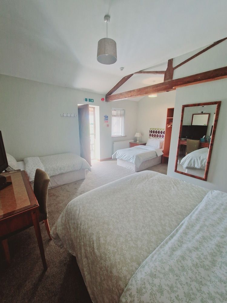 Basic Quadruple Room, Garden View