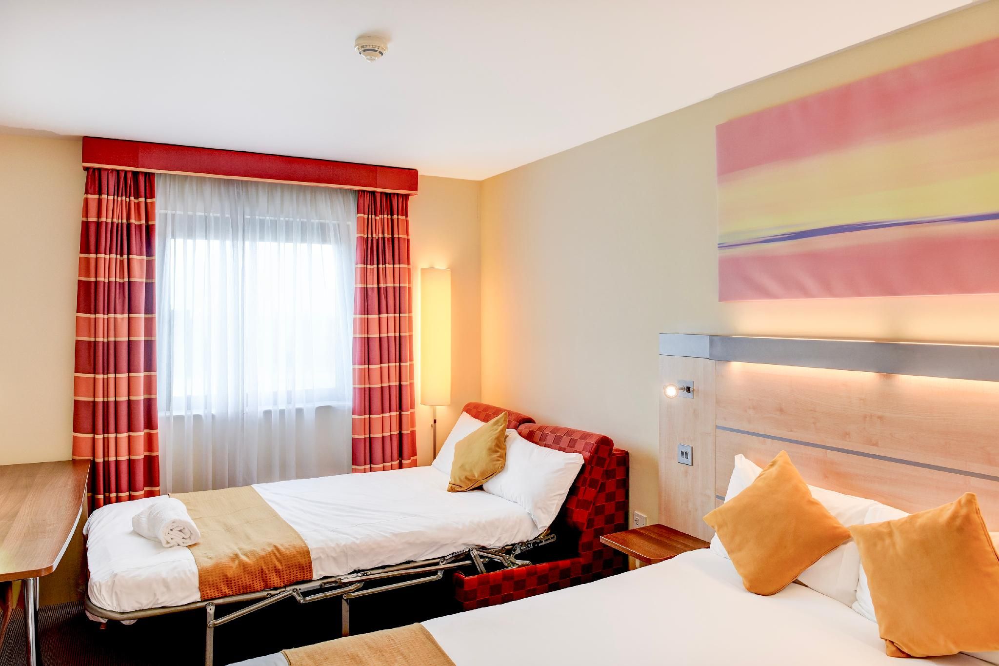 Belvilla Aberdeen Bridge of Don Sea VIew - Ex Holiday Inn Express Standard Family of 3 Room 2