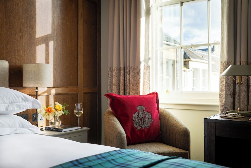 Seaton House Deluxe Twin Room 4