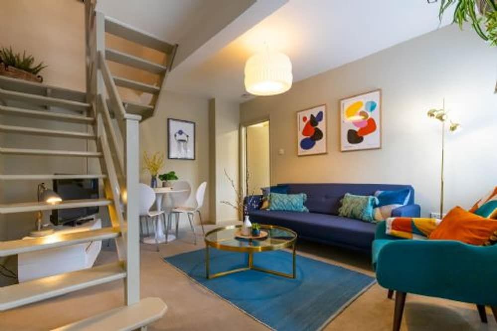 Host Stay Corner Cottage