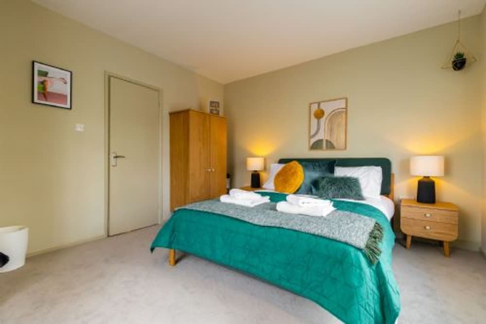 Host Stay Corner Cottage