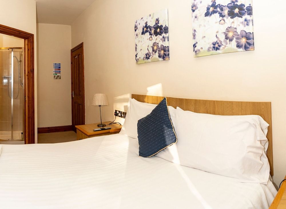 The George Hotel Double Room, Ensuite 2