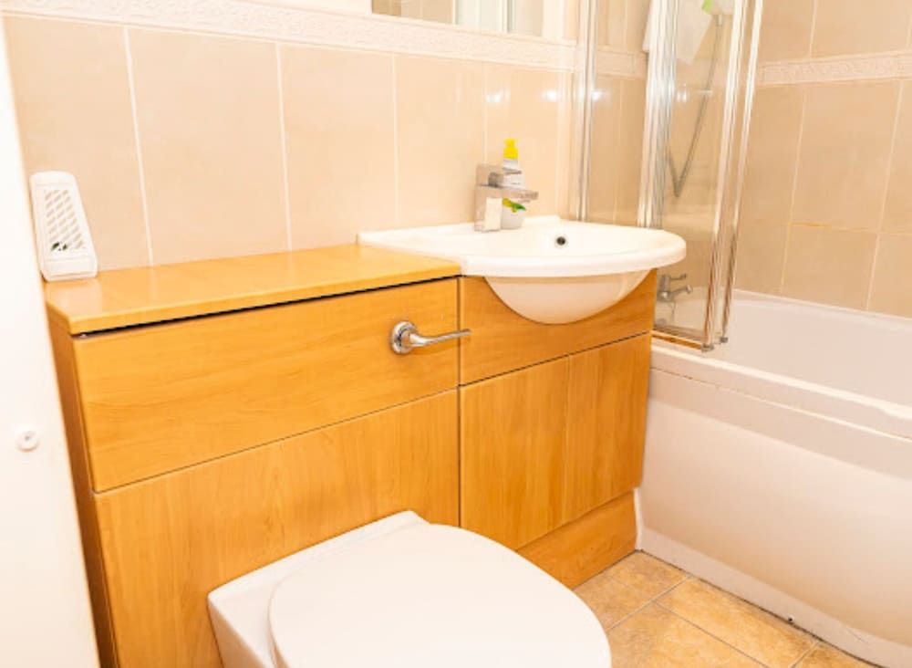 The George Hotel Suite, Ensuite 9