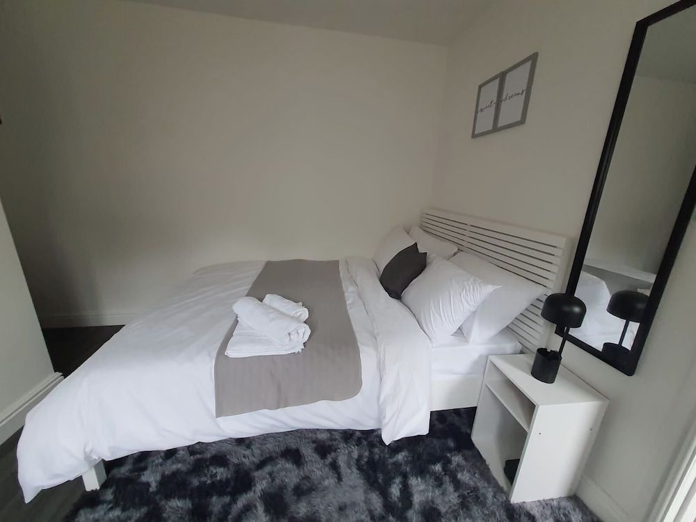 Private Room - Ensuite Bathroom - Free Parking