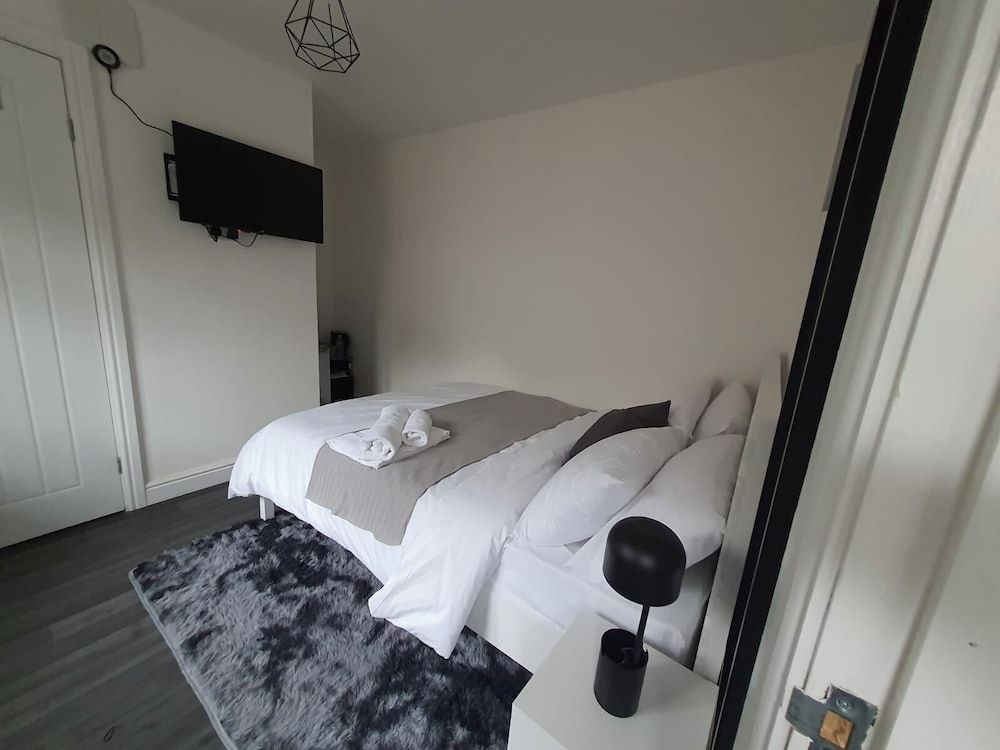 Private Room - Ensuite Bathroom - Free Parking House 4