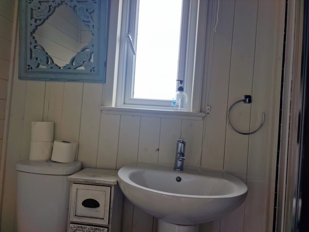 Glan yr Afon Un - Relax, Recuperate, Enjoy Cabin 3