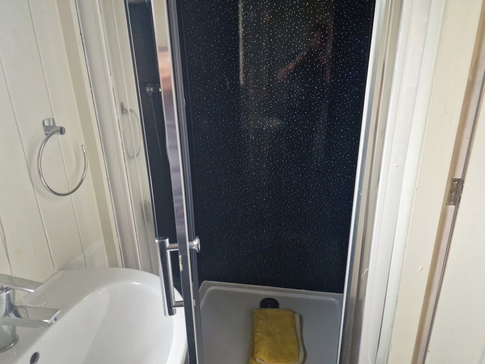 Glan yr Afon Un - Relax, Recuperate, Enjoy Cabin 2