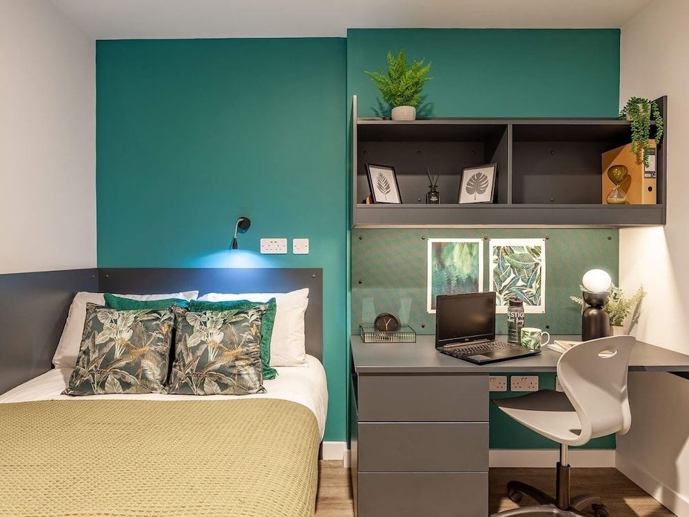 Basic Room, City View