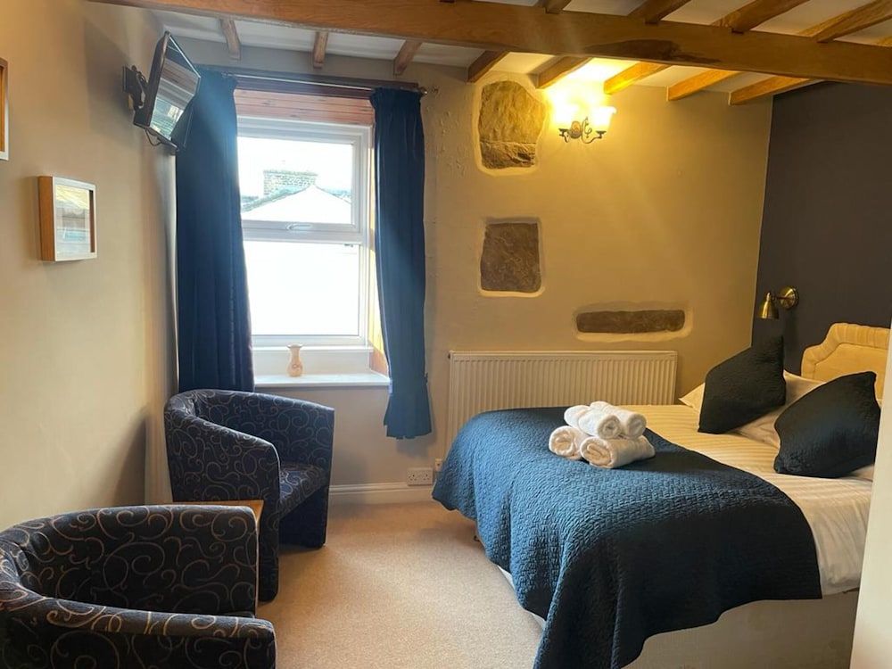 OYO The Board Inn Standard Double Room 4